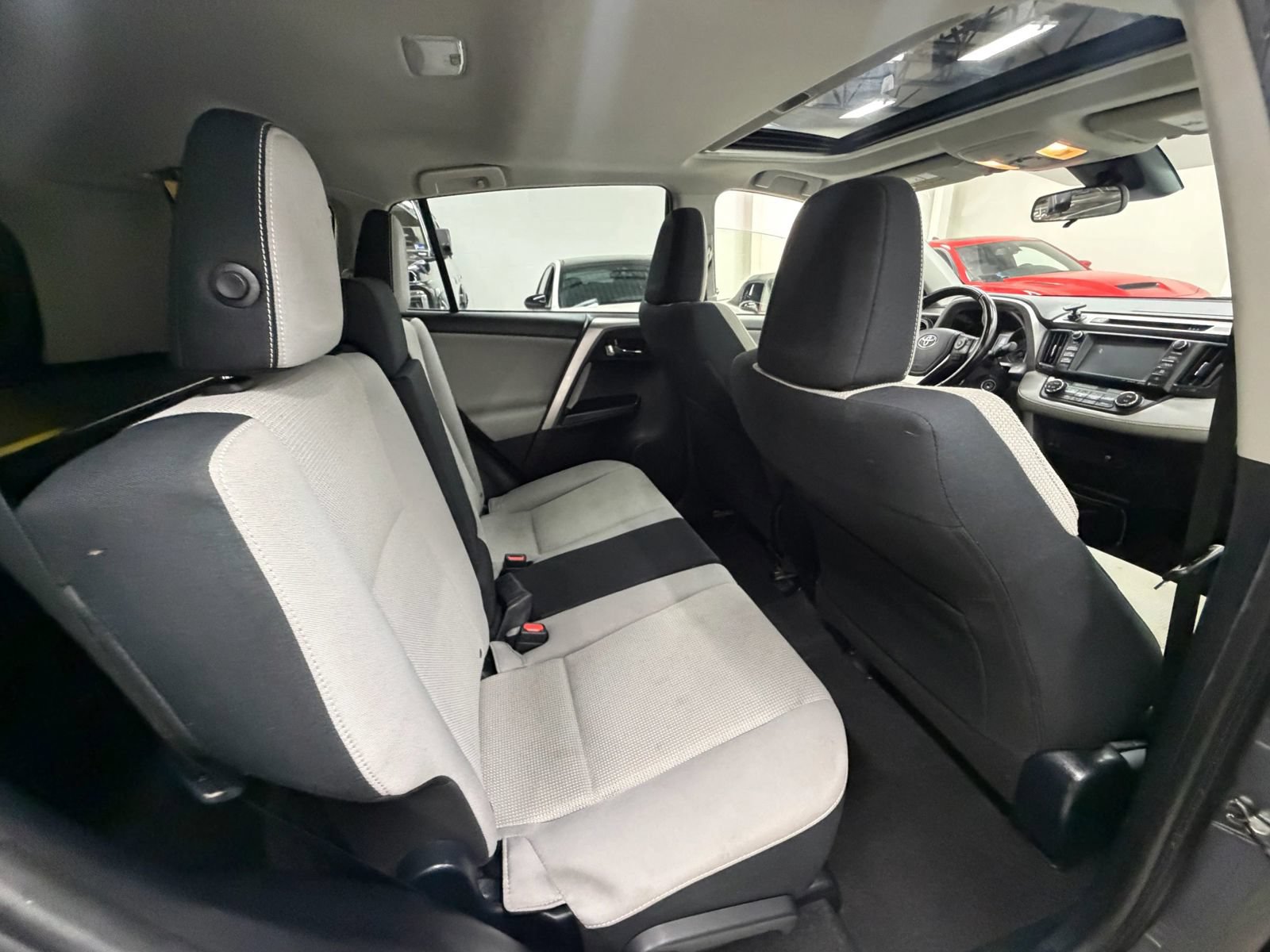Used 2017 Toyota RAV4 XLE w/ Protection Package AWD/4WD image 37
