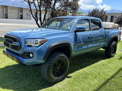 Used 2019 Toyota Tacoma TRD Off-Road w/ Technology Package AWD/4WD image 11