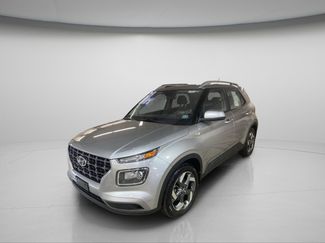 Used 2023 Hyundai Venue SEL video 1