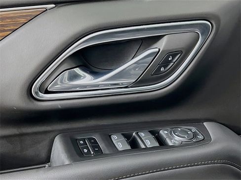 Used 2023 Chevrolet Suburban High Country image 9