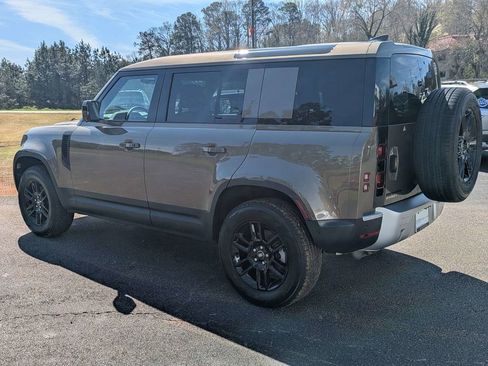 Used 2025 Land Rover Defender 110 S image 4