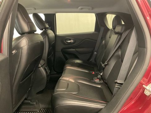 Used 2020 Jeep Cherokee Trailhawk w/ Cold Weather Group AWD/4WD image 35