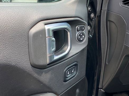 Used 2025 Jeep Wrangler Unlimited Sahara AWD/4WD image 11