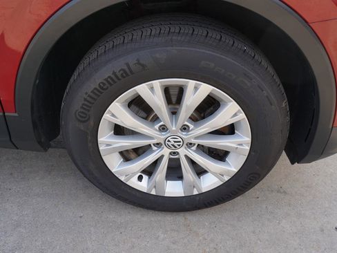 Used 2018 Volkswagen Tiguan SE image 12