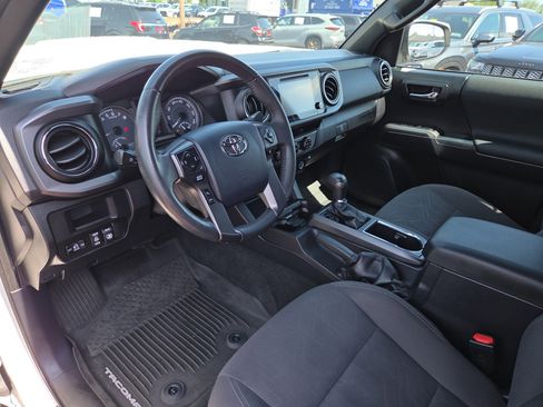 Used 2017 Toyota Tacoma TRD Sport w/ Tow Package (A/T) AWD/4WD image 15
