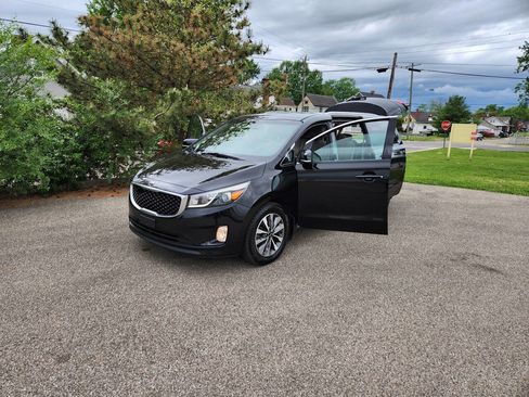 Used 2015 Kia Sedona SX image 28