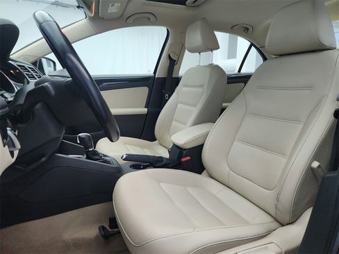 Used 2016 Volkswagen Jetta SEL w/ Lighting Package image 11