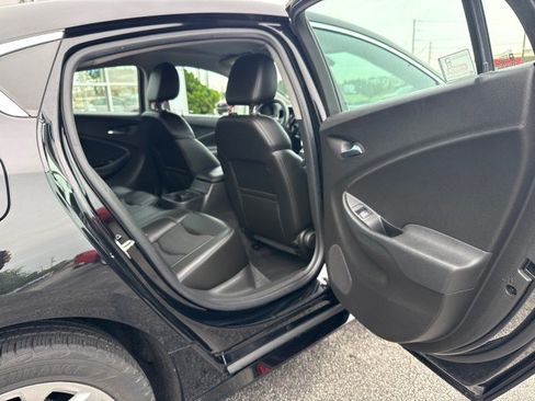 Used 2017 Chevrolet Volt Premier FWD image 27