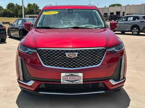 Used 2025 Cadillac XT6 Premium Luxury w/ Technology Package FWD image 8