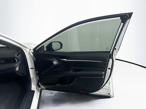 Used 2023 Toyota Camry LE image 31