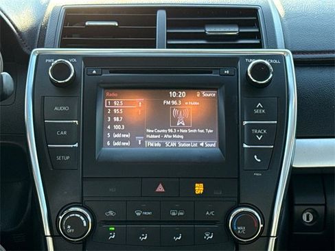 Used 2016 Toyota Camry SE image 12