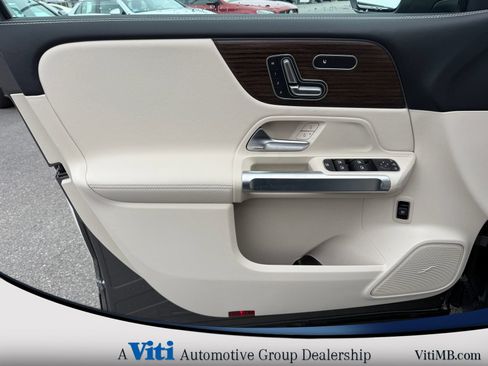 Used 2026 Mercedes-Benz GLB 250 4MATIC image 11