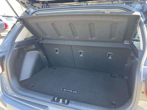 Certified 2025 Hyundai Venue Limited image 8