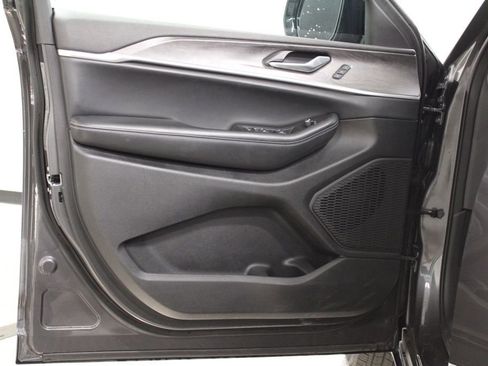 Used 2024 Jeep Grand Cherokee L Limited w/ Luxury Tech Group II image 16