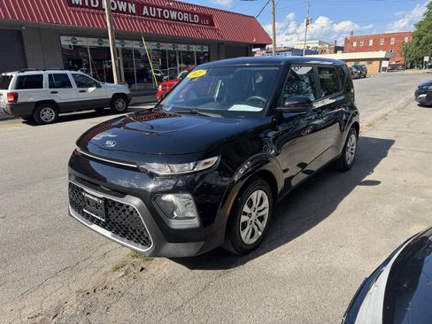 Used 2021 Kia Soul LX FWD image 2