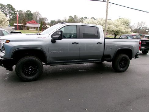 New 2026 Chevrolet Silverado 2500 ZR2 image 8