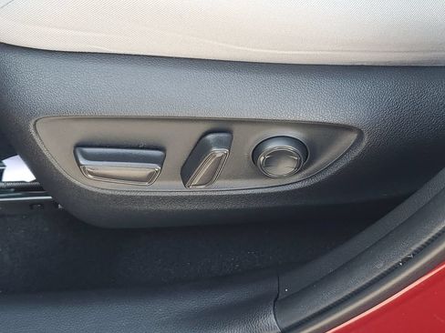 Used 2022 Toyota RAV4 XLE FWD image 19