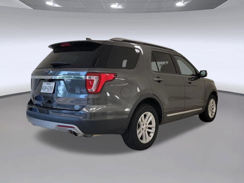Used 2017 Ford Explorer XLT w/ Equipment Group 202A FWD image 7