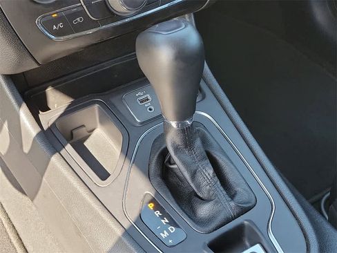 Used 2020 Jeep Cherokee Latitude Plus image 30