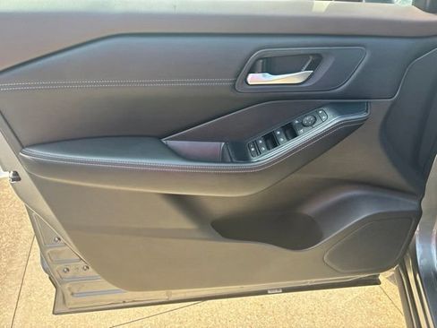 Used 2023 Nissan Rogue SV w/ SV Premium B Package FWD image 20