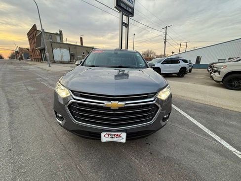 Used 2021 Chevrolet Traverse LT image 3