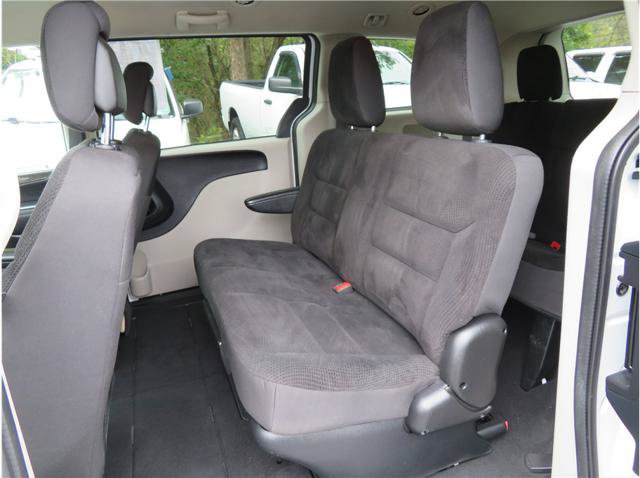 Used 2019 Dodge Grand Caravan SE FWD image 4