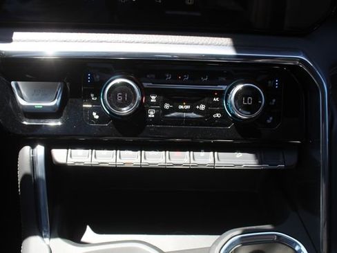 Used 2024 GMC Sierra 2500 Denali w/ Denali Reserve Package AWD/4WD image 32