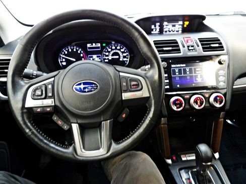 Used 2017 Subaru Forester 2.5i Touring AWD/4WD image 18