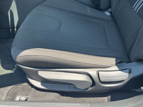 Used 2025 Hyundai Elantra Hybrid FWD image 33