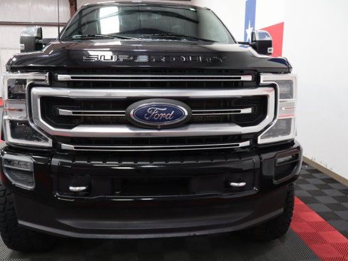 Used 2022 Ford F250 Platinum w/ FX4 Off-Road Package AWD/4WD image 16