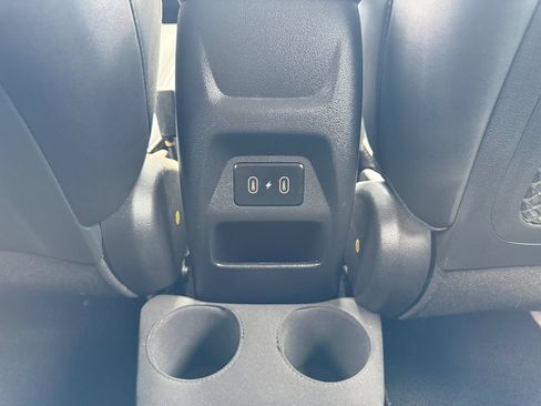 Used 2024 Hyundai Venue Limited FWD image 29