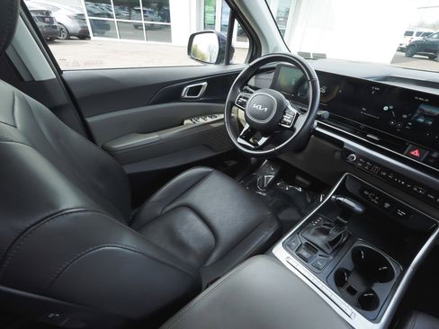 Used 2025 Kia Carnival image 53