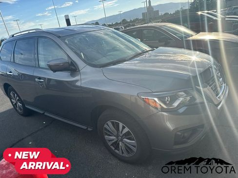 Used 2019 Nissan Pathfinder SL AWD/4WD image 11