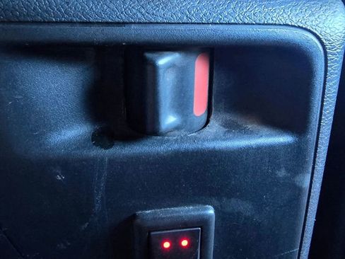 Used 2021 Chrysler Pacifica Touring-L w/ Uconnect Theater Family Group image 18