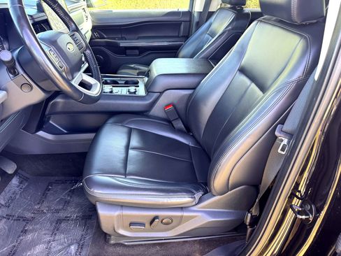 Used 2022 Ford Expedition XLT image 12