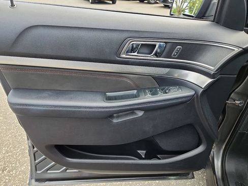 Used 2018 Ford Explorer XLT w/ Equipment Group 202A AWD/4WD image 13