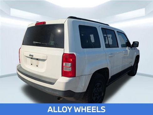 Used 2016 Jeep Patriot Sport w/ Power Value Group FWD image 4