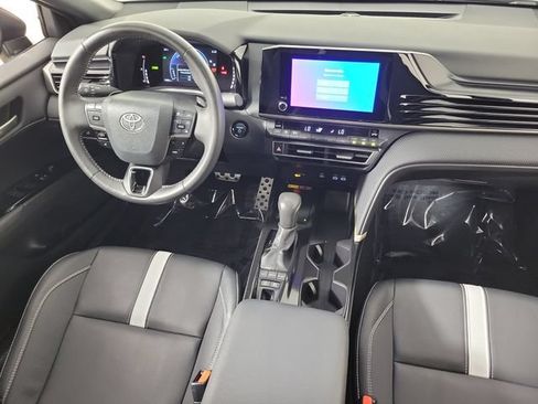 Used 2025 Toyota Camry SE w/ Convenience Package FWD image 15