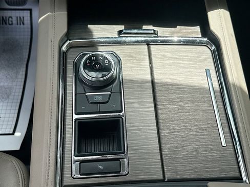 Used 2024 Ford Expedition Limited image 18