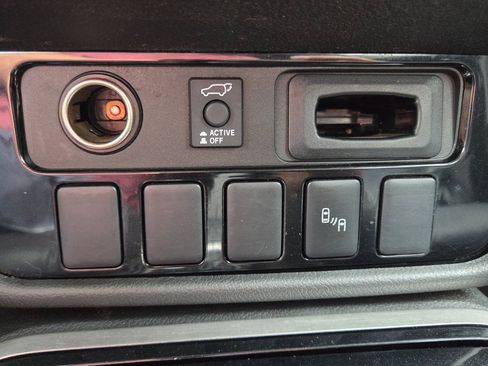 Used 2017 Mitsubishi Outlander SEL image 26