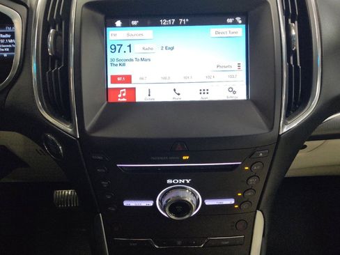 Used 2018 Ford Edge Titanium FWD image 25