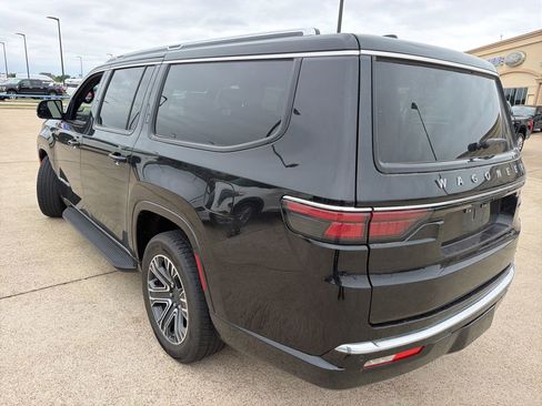 Used 2024 Jeep Wagoneer L Series II w/ Flexible Seating Group RWD image 11
