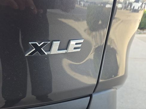 Used 2019 Toyota RAV4 XLE Premium image 14