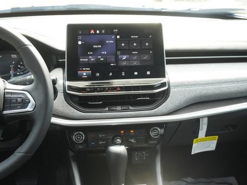 Used 2023 Jeep Compass Latitude AWD/4WD image 16