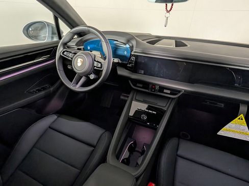 New 2026 Porsche Macan 4 Electric image 22