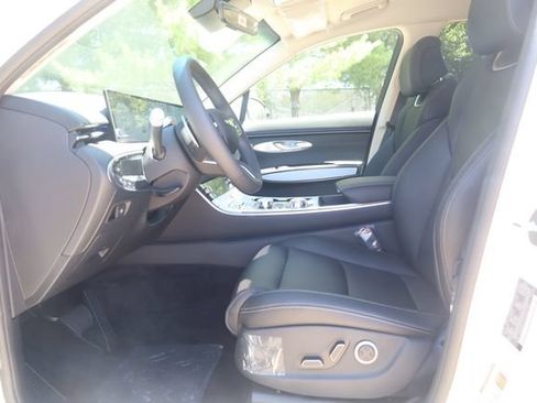 New 2026 Genesis GV70 2.5T AWD/4WD image 13
