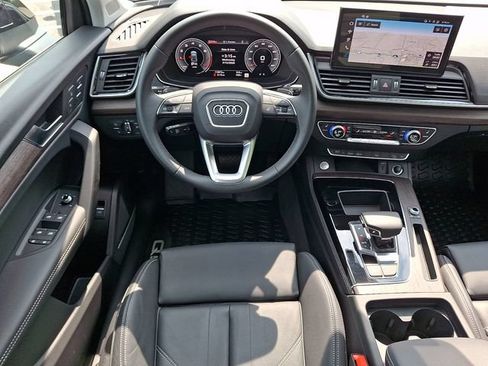 Certified 2025 Audi Q5 2.0T Premium Plus w/ Premium Plus Package AWD/4WD image 11