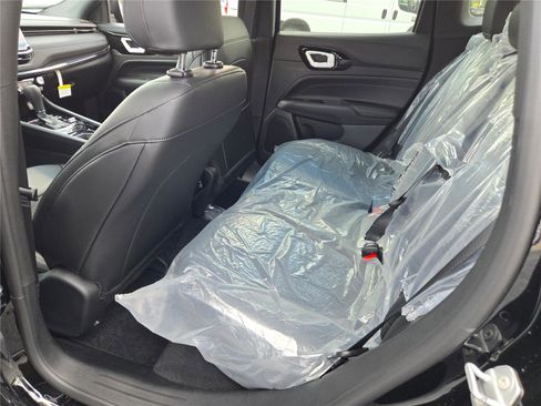 New 2026 Jeep Compass Latitude image 19