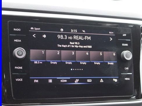 Used 2022 Volkswagen Atlas Cross Sport SE w/ Panoramic Sunroof Package image 38