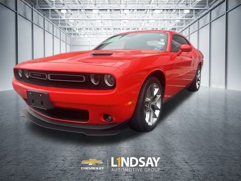 Used 2022 Dodge Challenger SXT w/ Plus Package image 2